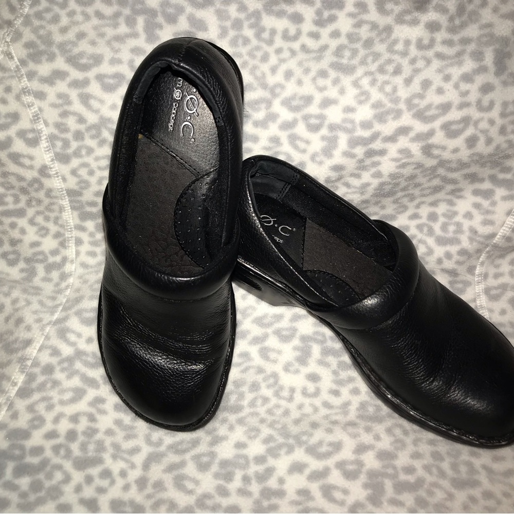 BORN b.o.c. Mules or clogs Excellent used condition BLACK